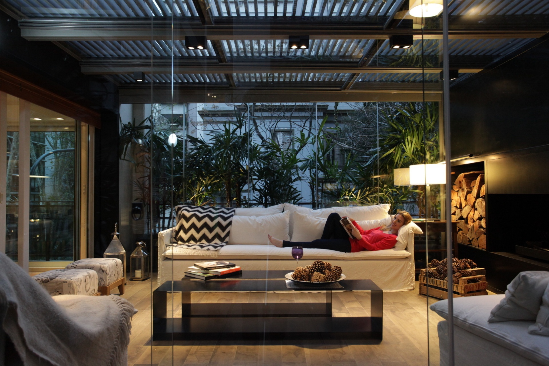 Pérgola vidriada con pulmón verde